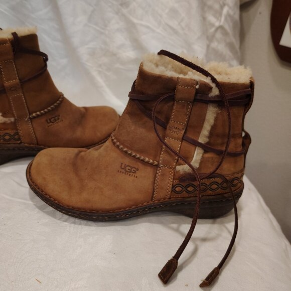 UGG Cove Brown Sheepskin Lined Leather Winter Laceup Ankle Boots 6 - Picture 4 of 7